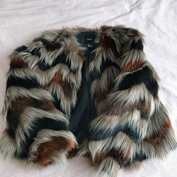 Forever 21 |  Faux Fur Cropped Chevron Jacket retro 70s inspiration - Picture 3 of 12